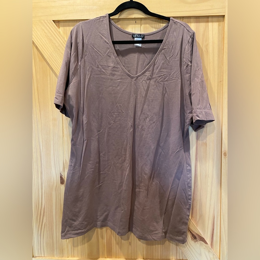 Venus brown stretchy v-neck t-shirt. 1X